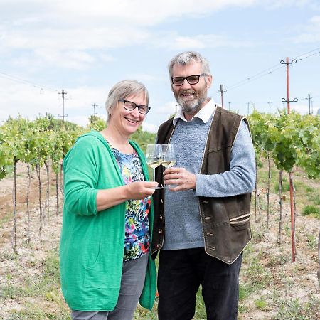 Weingut Zur Schlafmuetze Hotel Herrnbaumgarten Kültér fotó