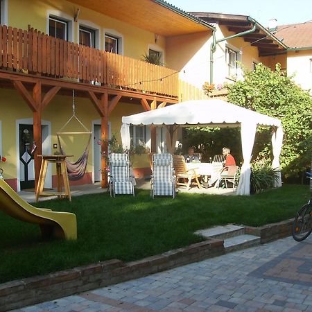 Weingut Zur Schlafmuetze Hotel Herrnbaumgarten Kültér fotó