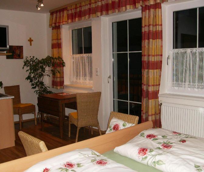 Weingut Zur Schlafmuetze Hotel Herrnbaumgarten Szoba fotó