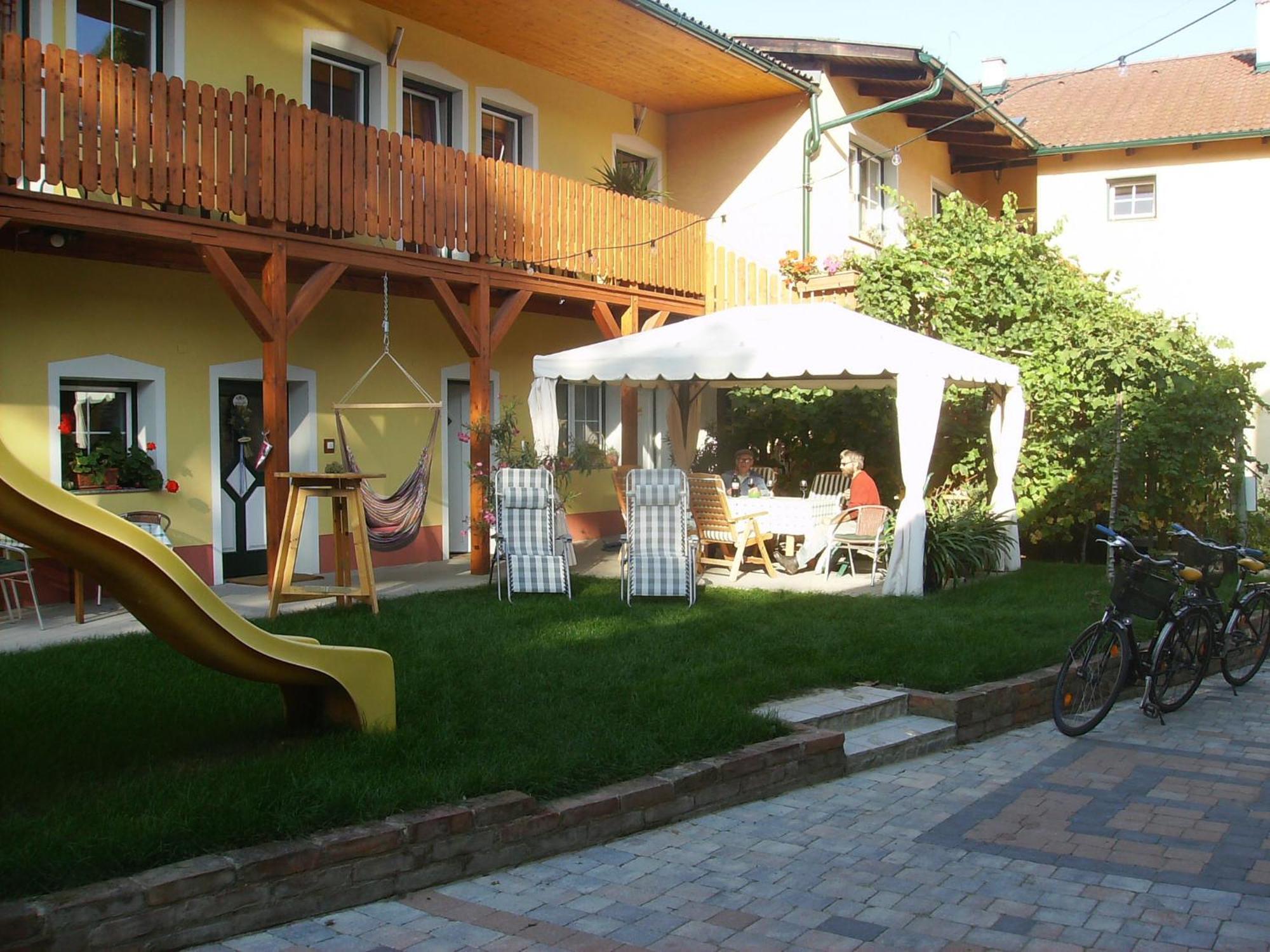 Weingut Zur Schlafmuetze Hotel Herrnbaumgarten Kültér fotó