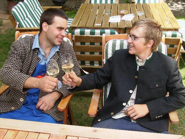 Weingut Zur Schlafmuetze Hotel Herrnbaumgarten Kültér fotó